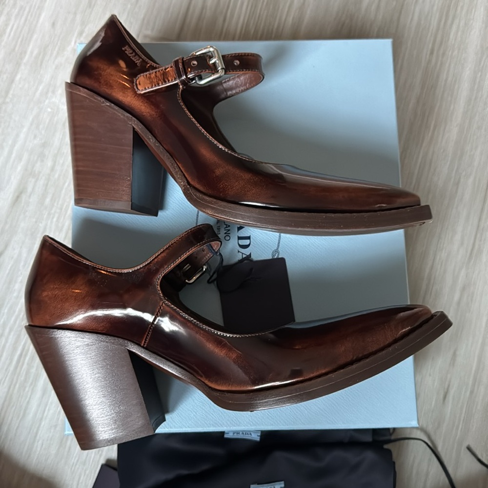 Prada Glossy Brown Mary Jane heels - Picture 4 of 6